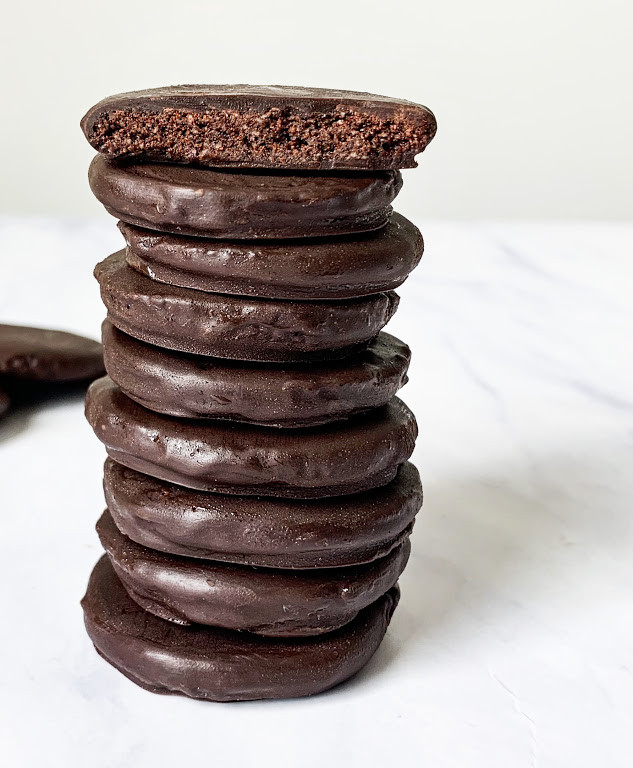 a stack of thin mint cookies 