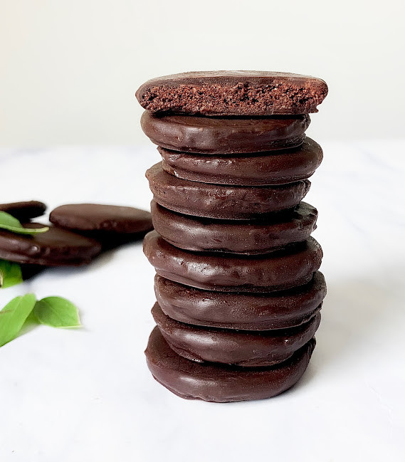 a stack of thin mint cookies 